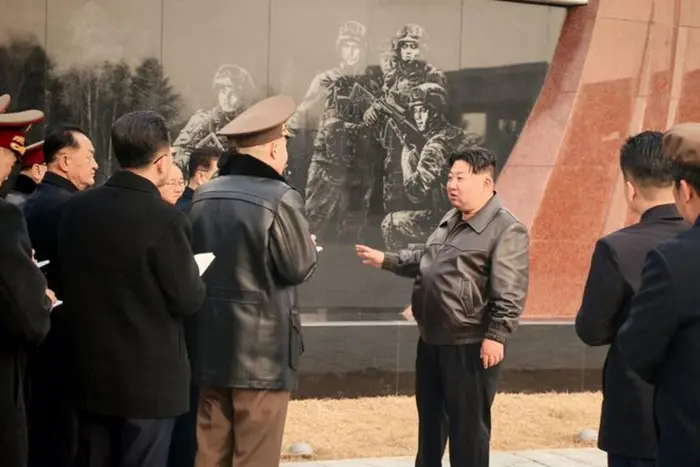 Кім Чен Ин відвідав музей, присвячений солдатам, що воюють за Росію