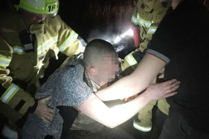 Фахівці ДСНС надають допомогу постраждалому