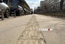 На Оболоні тактильна плитка не витримала першої зими та почала розсипатися (фото)