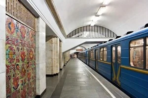 Пасажирам варто пам'ятати, що станції зачиняються на вхід у різний час (переважно о 22:00–23:00)