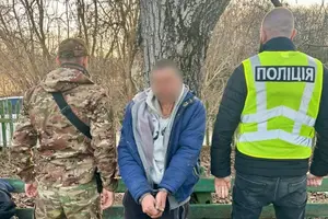 Наразі чоловік перебуває в ізоляторі тимчасового тримання