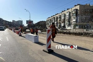 Харківське шосе довжиною 5,4 км з’єднує Дніпровський та Дарницький райони й щодня витримує колосальні навантаження