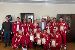 Під час зустрічі з російськими паралімпійцями Гришин вручив їм та їхнім тренерам почесні грамоти