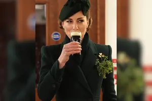 Кейт Міддлтон відмовилася скушутвати пиво під час візиту у Лондоні