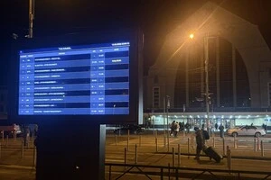 Перше в Україні вуличне табло, яке транслює інформацію про графік руху потягів