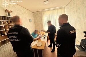 Згідно з матеріалами справи, замість наданих громадянам медичних послуг фігуранти формували фіктивні записи в електронній системі