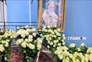 Біле море квітів. Як Україна прощається з Патріархом Філаретом