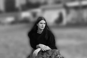 16-річна Олена померла з життя після падіння в яму з окропом та отриманих травм