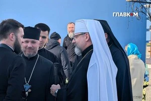 Прощання у Михайлівському соборі триватиме до ранку неділі, 22 березня. Двері храму відчинені для всіх