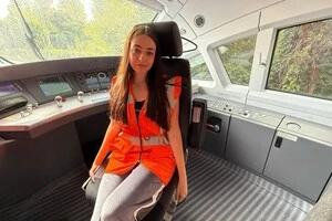 19-річна Ілона Вовк проводила свої перші повноцінні поїздки як провідниця в «Укрзалізниці»