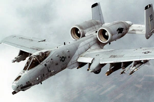 Штурмовик  A-10 п призначений для знищення танків, бронеавтомобілів та інших наземних цілей