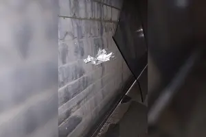 Частина російського БпЛА пробила ролети та скло