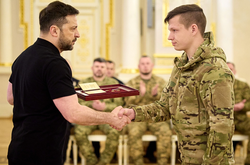 У День українського добровольця президент Володимир Зеленський вручив Андрію Бублику найвищу державну нагороду
