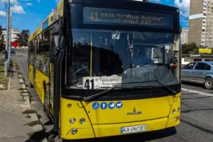 У зворотному напрямку (від метро «Героїв Дніпра» до селища ДВС) автобуси курсуватимуть без змін