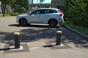 Болард – це дорожній стовпчик для регулювання руху, обмеження в’їзду транспорту або захисту території від паркування
