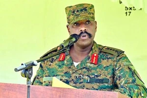 Головнокомандувач Народних сил оборони Уганди Мухузі Кайнеругаба запропонував «однією бригадою» захопити Тегеран