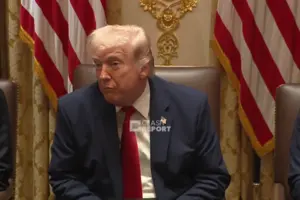 Трамп різко розкритикував британські авіаносці і назвав їх «іграшками»