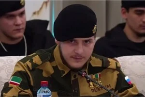 Син Кадирова постав на публіці у військовій формі та зіркою майора на погонах 