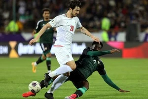 Владу Ірану конфіскує майно футболіста збірної Азмуна за «пособництво ворогу»