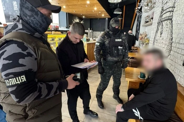 Продавав «інвалідність» через OLX за $9 тис.: у Києві затримано ділка з гранатою