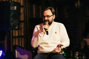 Артур Петров був відомим гумористом та виступав у жанрі стендап