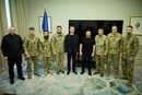 Президент зустрівся із українськими військовими, які працюють над захистом неба у Катарі 