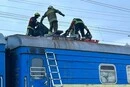 У Києві троє підлітків залізли на дах потяга: один загинув, двоє опинилися у лікарні
