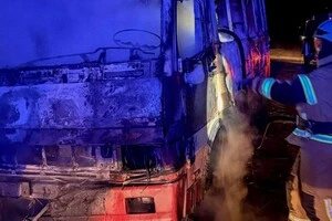 Під Києвом вночі палав пасажирський автобус «Богдан»: ДСНС повідомила про наслідки