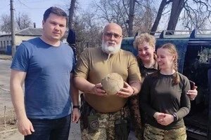 Бійці мобільної вогневої групи знайшли частину стегнової кістки мамонта (епіфіз кульшового суглоба)