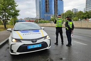 Водіїв закликають бути максимально уважними за кермом, неухильно дотримуватися встановлених правил 
