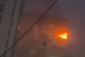 Окупанти влучили в багатоквартирний будинок