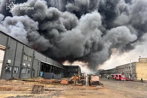 Окупанти вдарили по складу «Нової пошти» у Луцьку