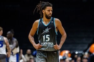 У 2012 році J.Cole мав досвід гри у Матчі знаменитостей НБА