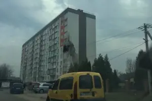 Будинок, пошкоджений дроном, в Обухові. 3 квітня 2026 року