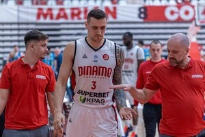 Бобров відіграв 23 хвилини, набрав 9 очок, зібрав 8 підбирань, віддав 2 передачі