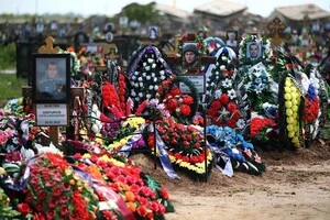 На російських цвинтарях бракує місць для поховань