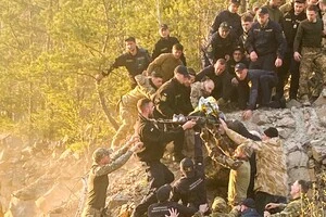 У дитини, за даними поліції, переломи тазу, руки, плеча й ключиці, забої та гематоми