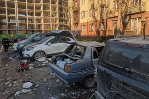 Унаслідок обстрілу пошкоджено дитсадок, багатоповерхівки, житлові будівлі та автомобілі