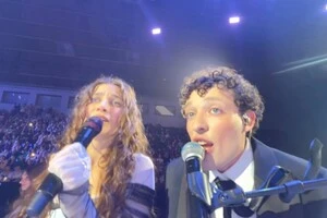 Переможці Євробачення завітали у Київ та заспівали пісню Назарія Яремчука «Запроси мене в сни» (відео)