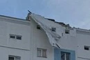  Момент влучання російського дрона в останній поверх багатоповерхівки у Харкові: вражаючі кадри (відео) 