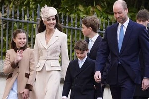 Принц Вільям та принцеса Кейт Міддлтон разом із дітьми відвідали Віндзор