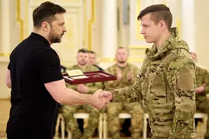 Воин отмечает, что в настоящее время на фронте между Украиной и Россией продолжается постоянная «гонка вооружений»