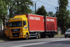 Вантажівка, яка стала об’єктом нападу