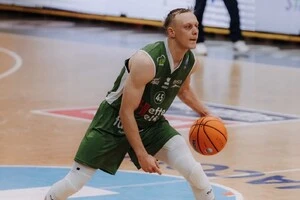 Зотов відіграв 40 хвилин, за які набрав 14 очок, зробив 4 підбирання, 4 передачі