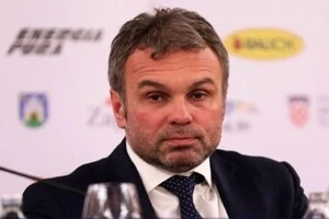 За версією слідства, Павлек перевів близько 10 млн євро на особисті закордонні рахунки