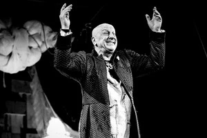 Олексій Вертинський під час репетиції «Скупого» у Молодому театрі