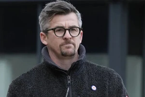 Джої Бартон свого часу провів один матч за збірну Англії, а також грав у титулованих клубах 