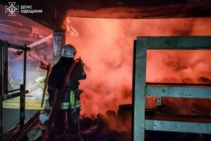 Пожежі спалахнули на території портової інфраструктури та в складських приміщеннях