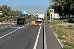  Літній чоловік встиг подолати дві смуги руху, проте на третій, останній, потрапив під колеса автівки