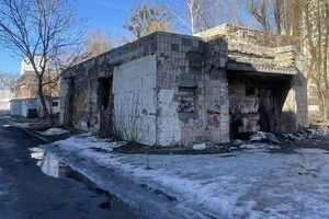 Київрада вже віддала в оренду комунальну землю під цю самочинно зведену будівлю на вул. Героїв Маріуполя